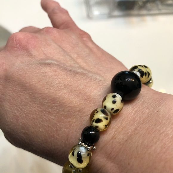 Leopard Bangle Bracelet - Picture 4 of 5